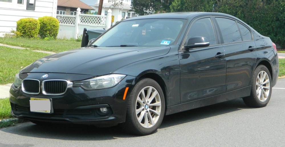 BMW 320i Sedan M Plus